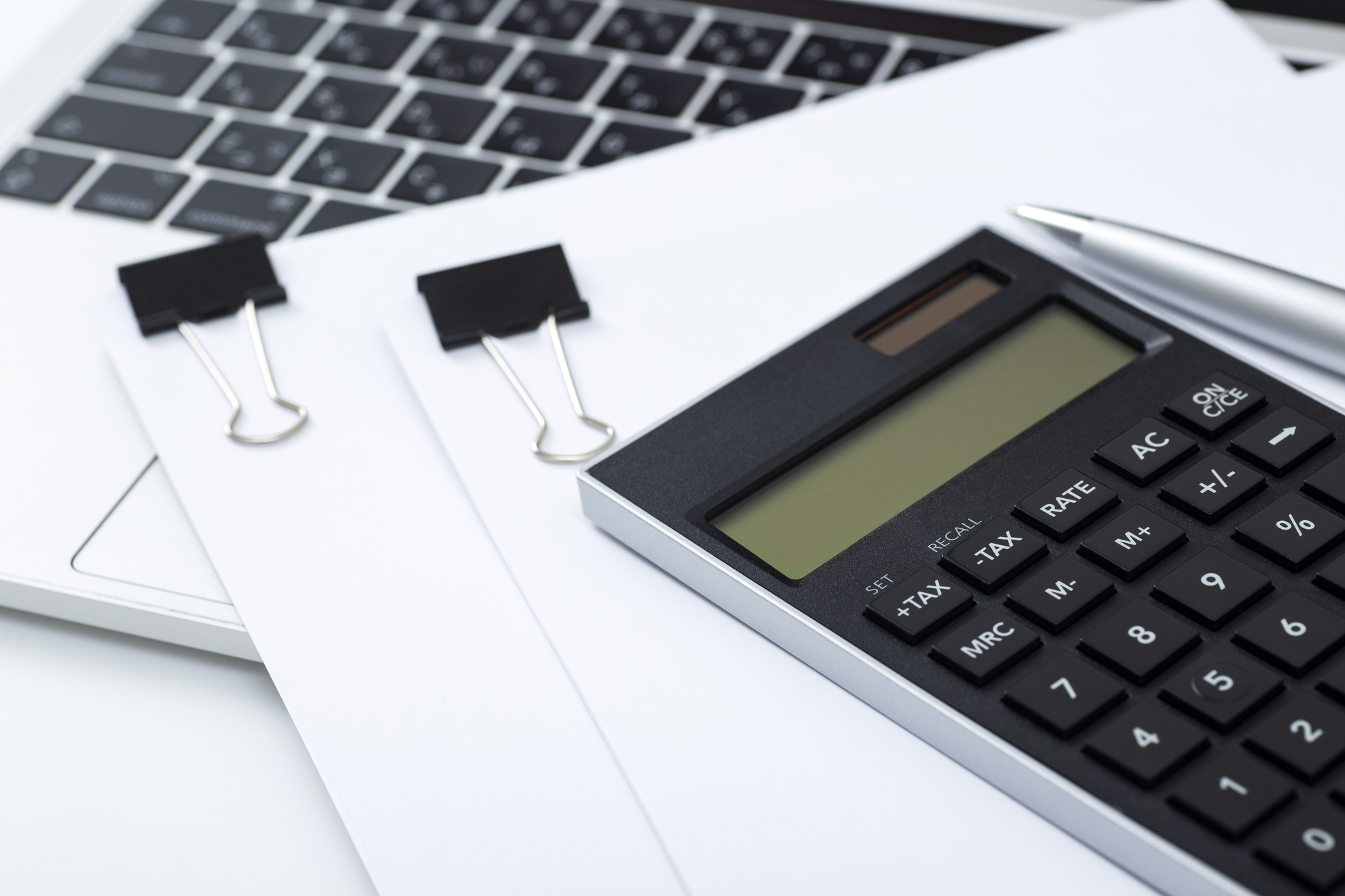 リスティング広告の費用相場と決まり方